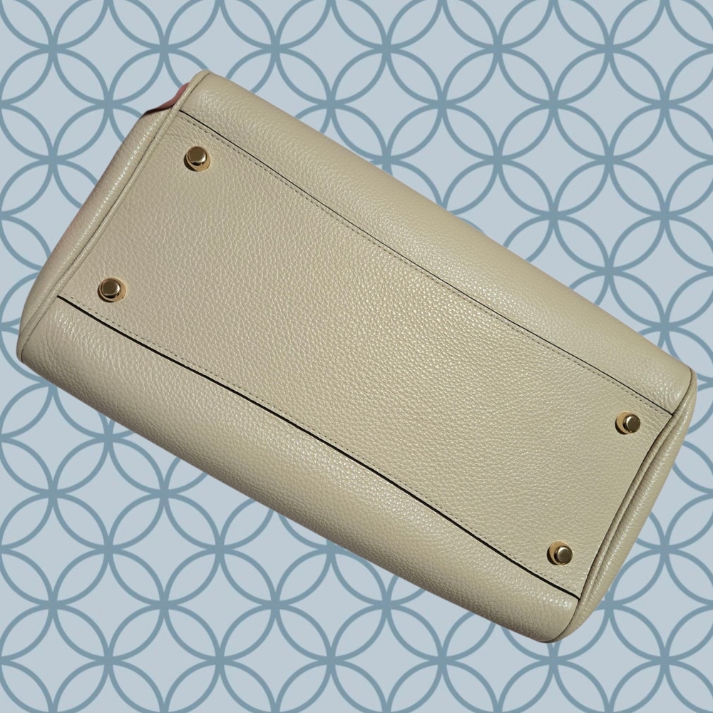 Coach Cream Leather Women's Bag - Picture 5 of 16